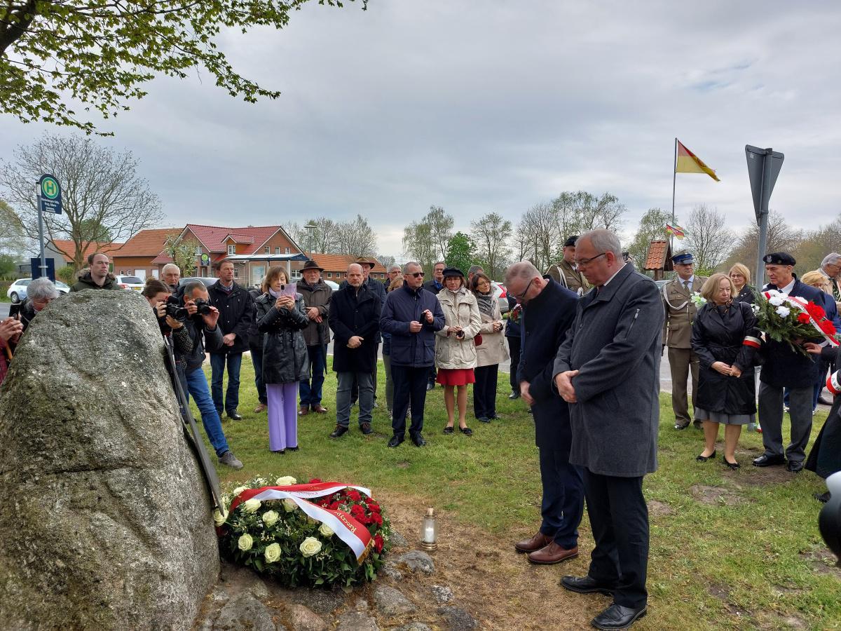 Vor 78 Jahren wurde das Kriegsgefangenenlager in Oberlangen von der 1. Polnischen Panzerdivision befreit Vor 78 Jahren wurde das Kriegsgefangenenlager in Oberlangen von der 1. Polnischen Panzerdivision befreit