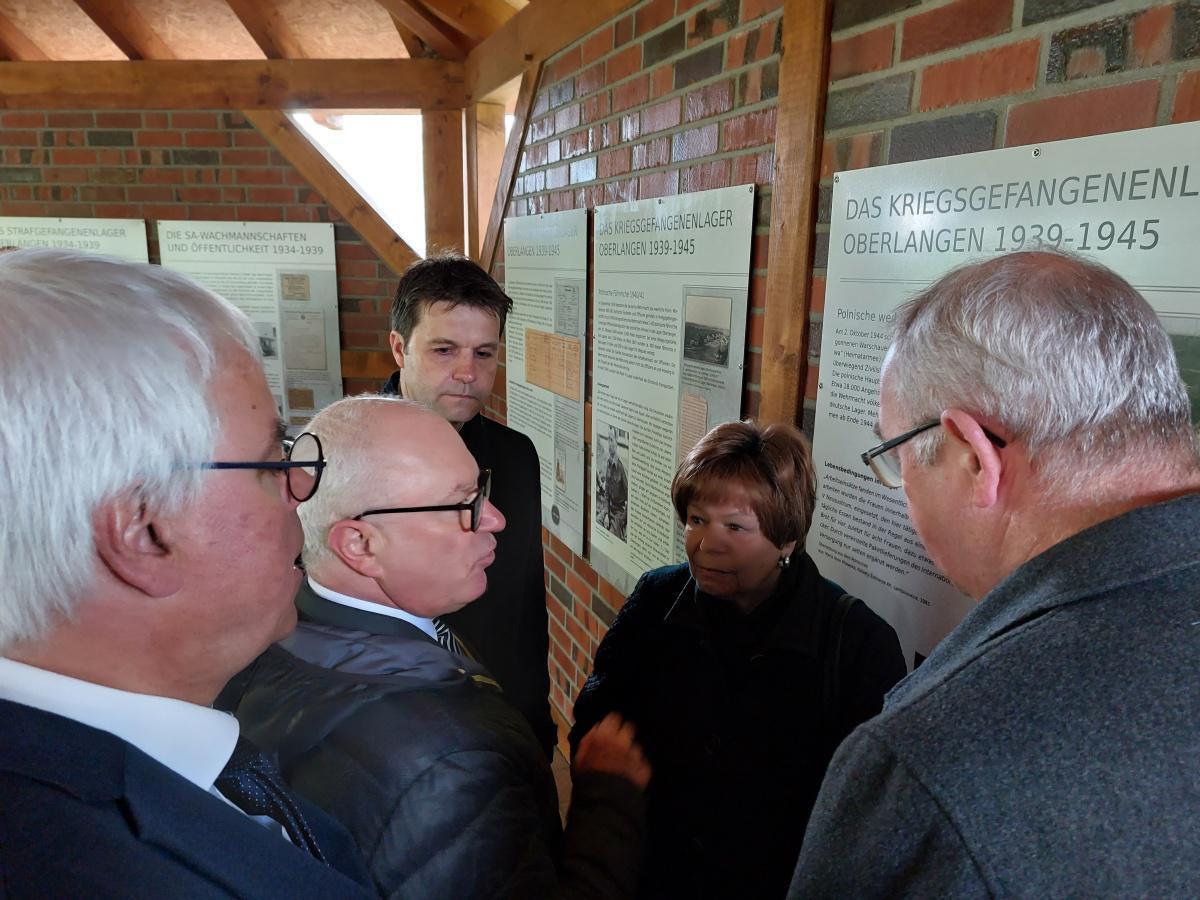Vor 78 Jahren wurde das Kriegsgefangenenlager in Oberlangen von der 1. Polnischen Panzerdivision befreit Vor 78 Jahren wurde das Kriegsgefangenenlager in Oberlangen von der 1. Polnischen Panzerdivision befreit