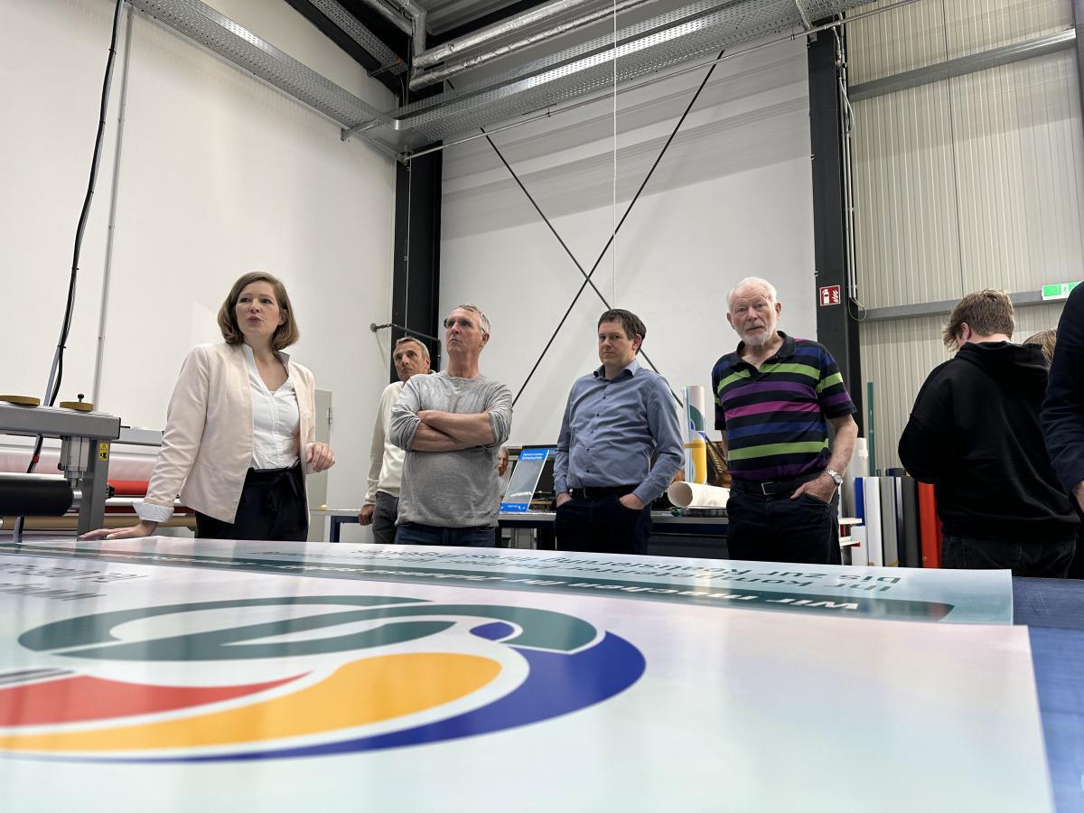 Mitglieder der MuT besuchen Druckerei Goldschmidt in Werlte Mitglieder der MuT besuchen Druckerei Goldschmidt in Werlte