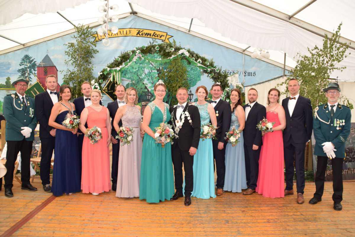 Schützenkönigspaar in Lathen: Sarah und Oliver Gartner Schützenkönigspaar in Lathen: Sarah und Oliver Gartner