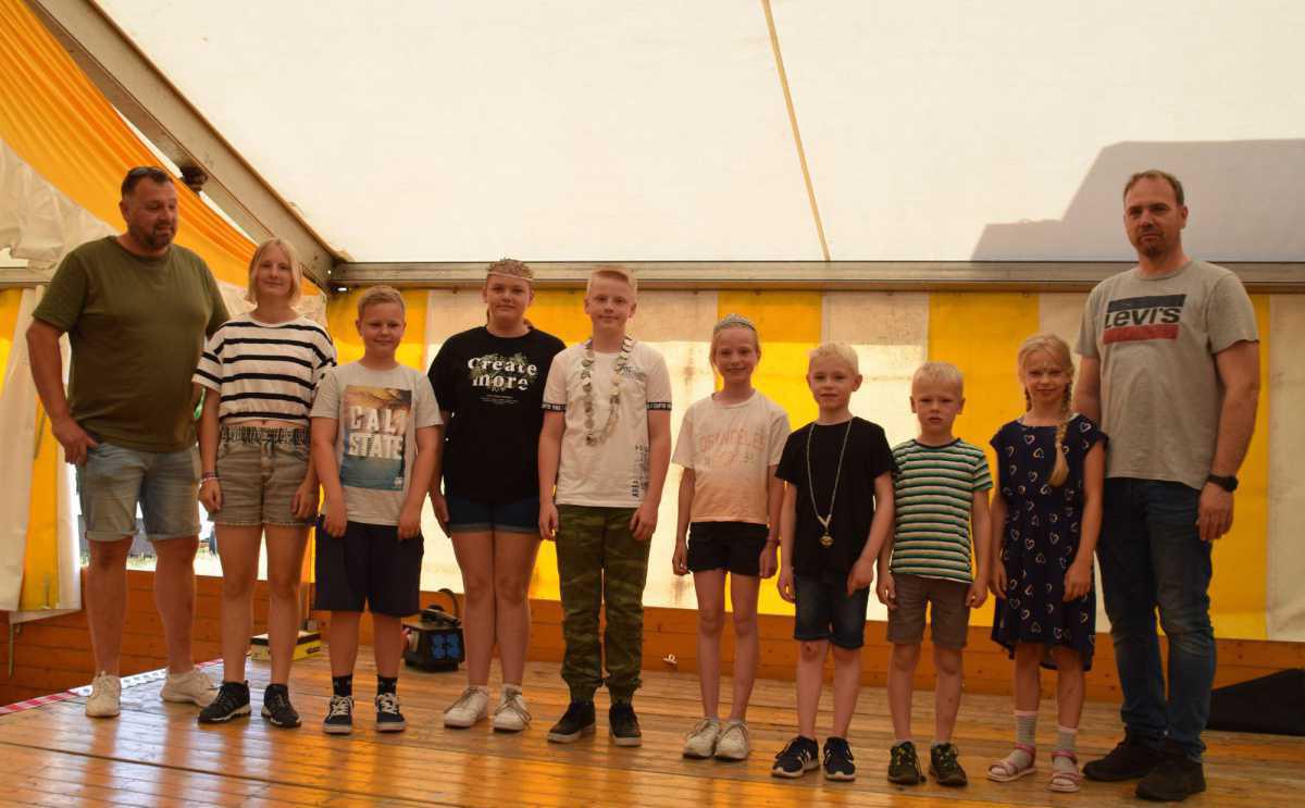 Neuer Kinderthron beim Schützenfest in Niederlangen Neuer Kinderthron beim Schützenfest in Niederlangen