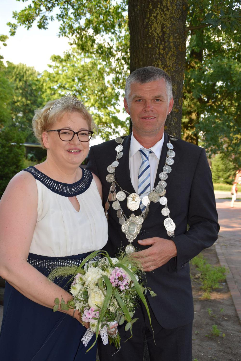 Niederlangen: Königspaar Sonja und Horst Hebbelmann Niederlangen: Königspaar Sonja und Horst Hebbelmann