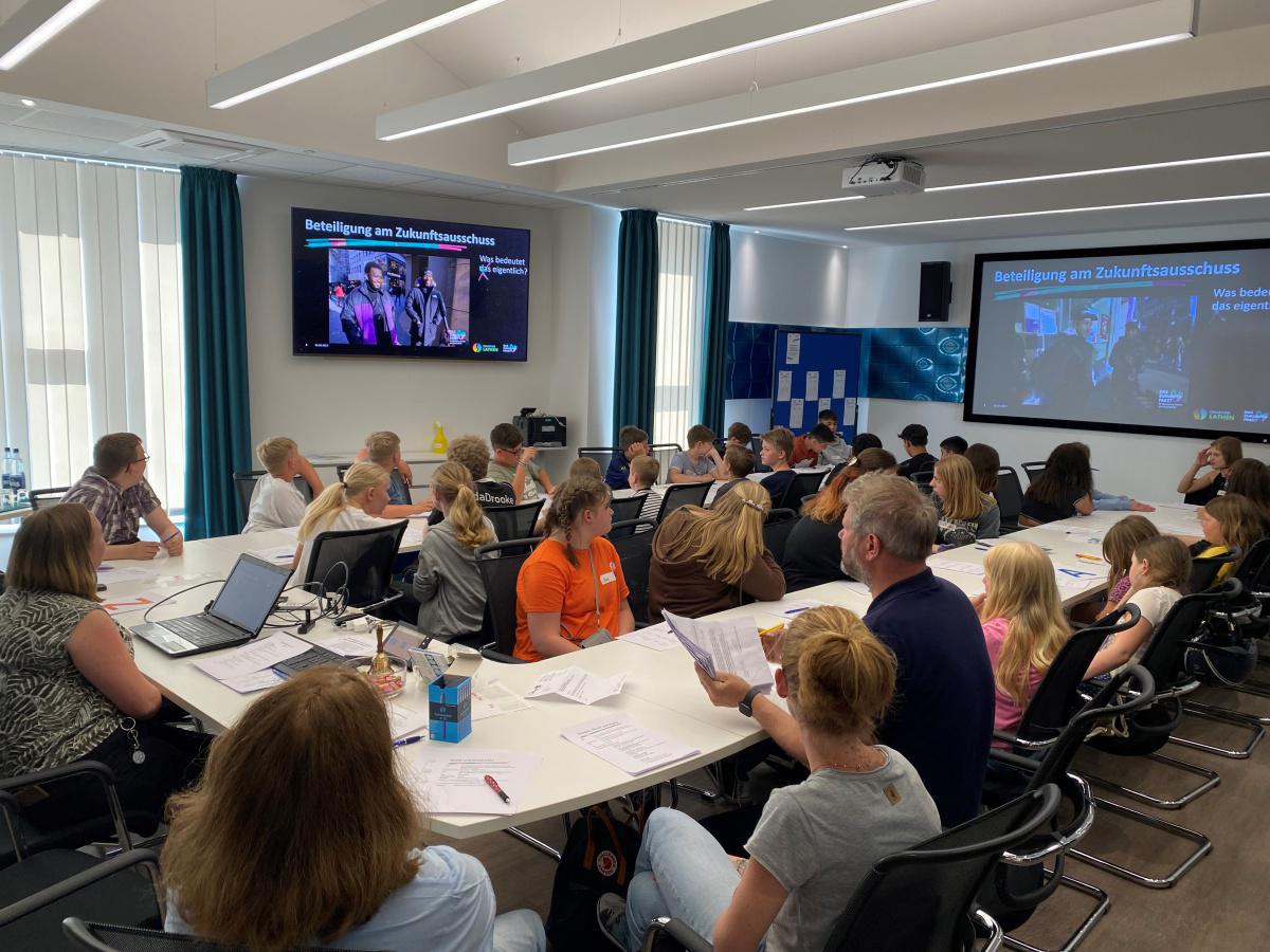 Über 30 Kinder und Jugendliche im Zukunftsausschuss aktiv Über 30 Kinder und Jugendliche im Zukunftsausschuss aktiv