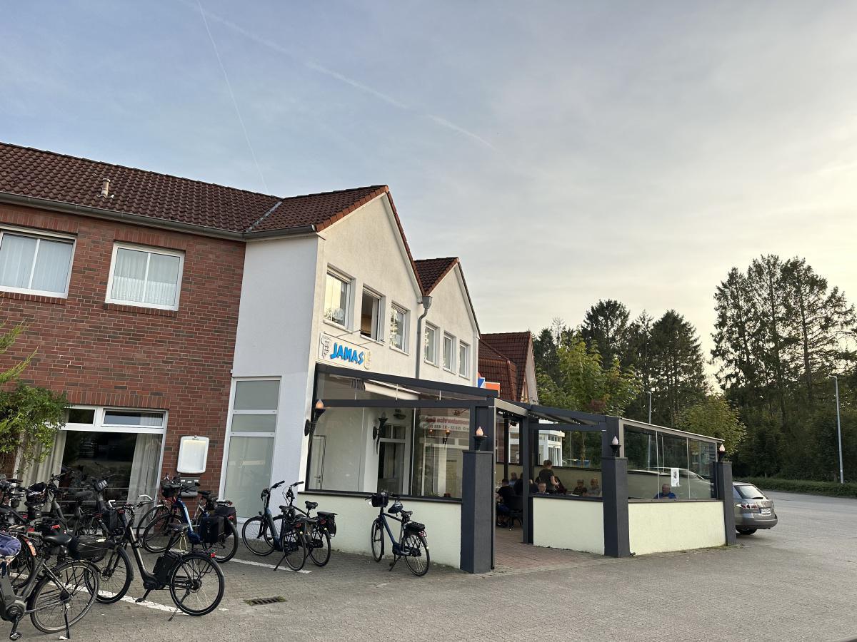 Das Jamas hat geöffnet Das Jamas hat geöffnet