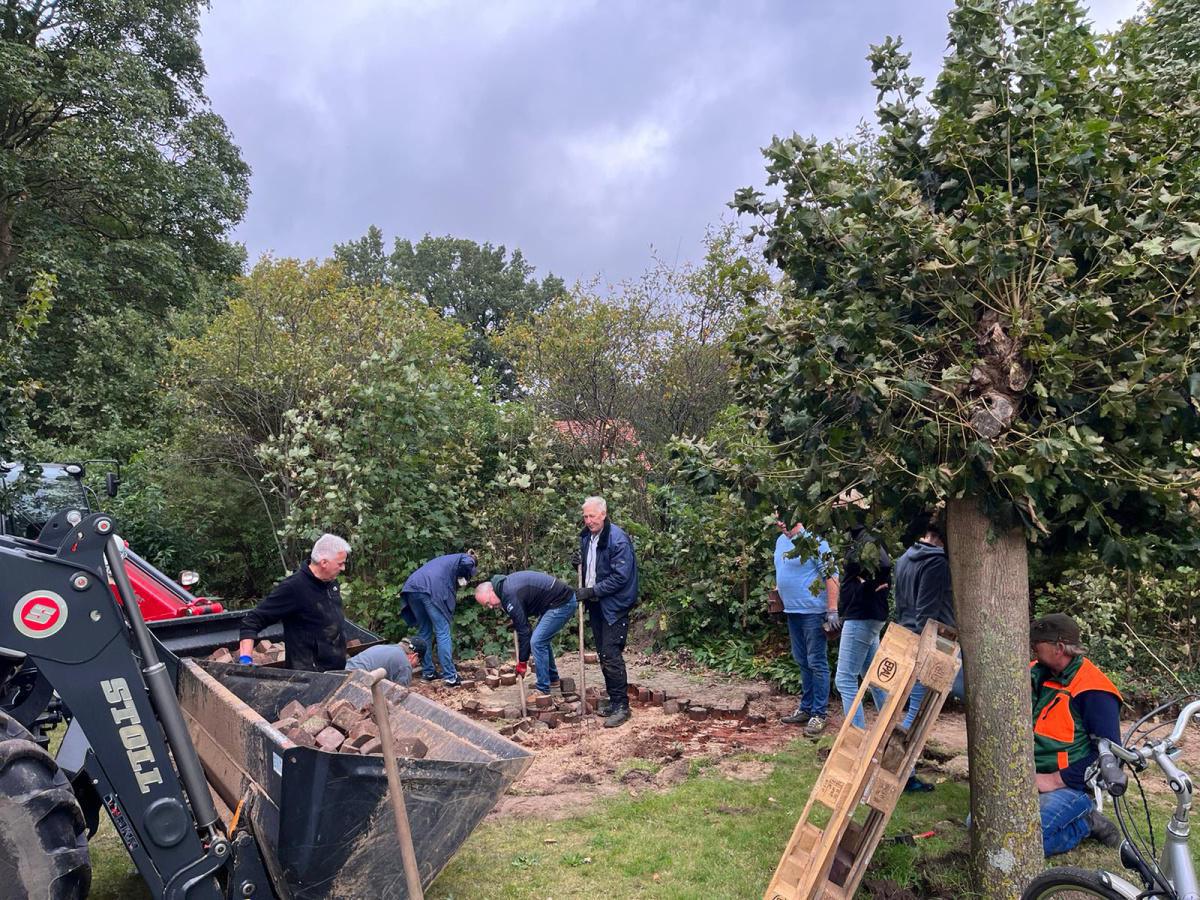 1. Maßnahme Dorfentwicklung LOSN in Oberlangen gestartet 1. Maßnahme Dorfentwicklung LOSN in Oberlangen gestartet