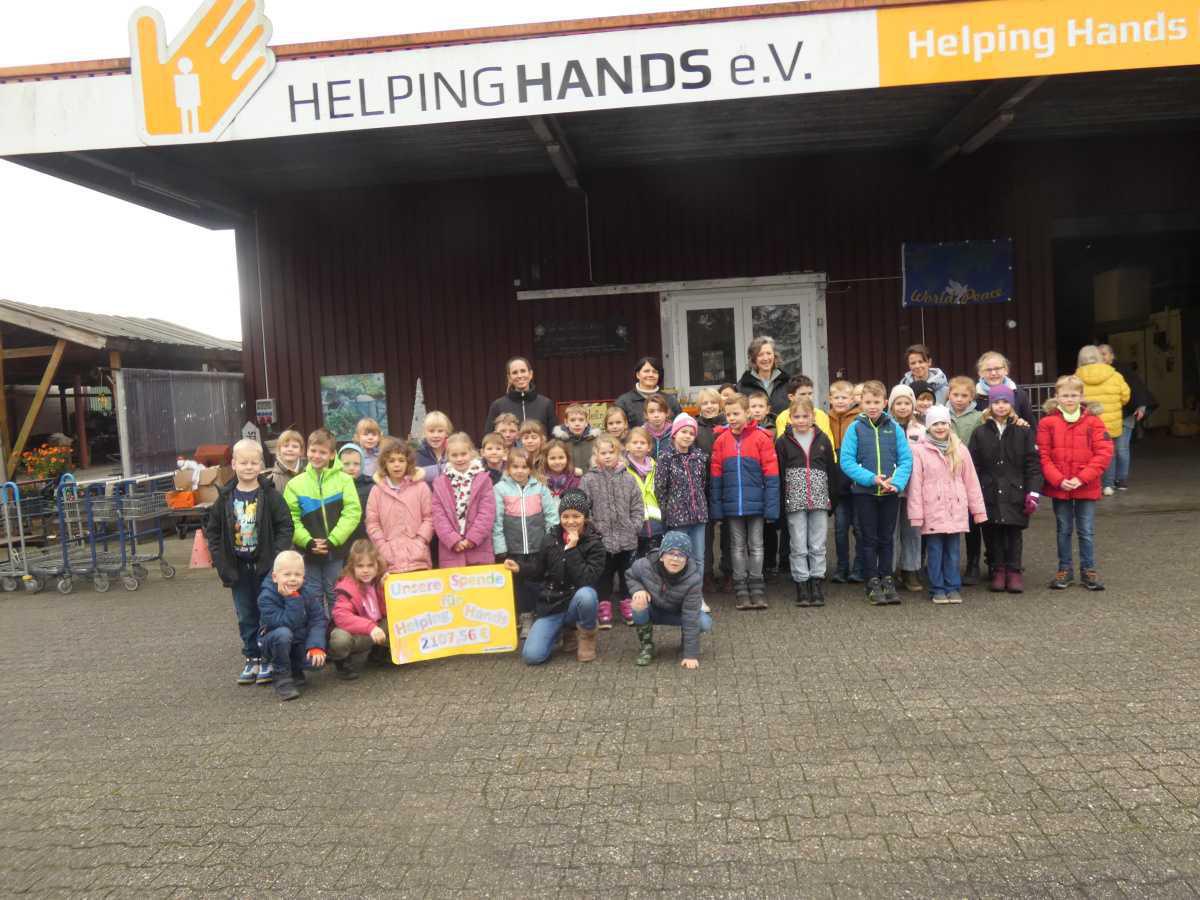 Erlös der Fresenburger Martinsaktion an Helping Hands gespendet Erlös der Fresenburger Martinsaktion an Helping Hands gespendet