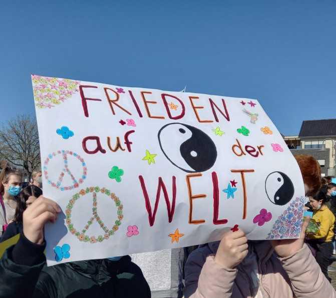 Friedensmarsch der Erna-de-Vries-Schule in Lathen
