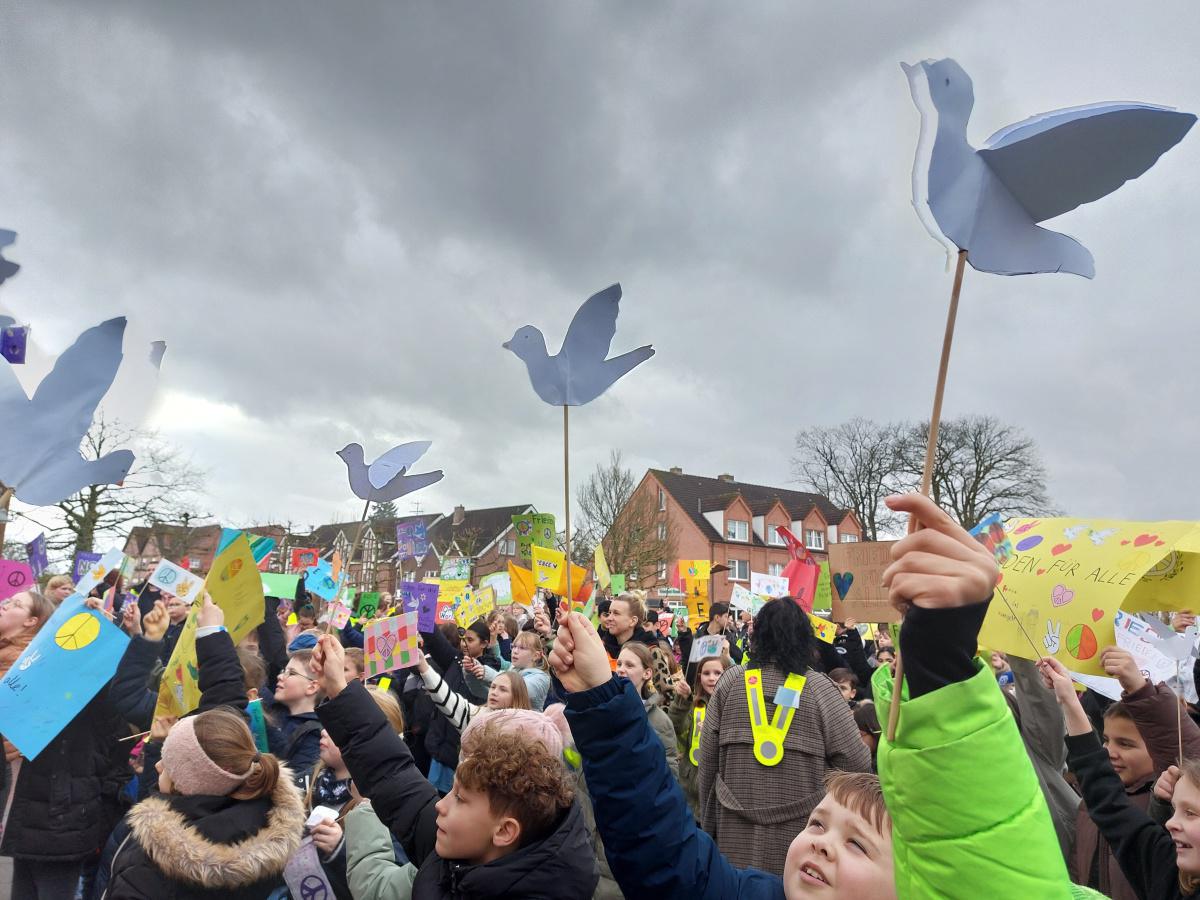 Friedensmarsch der Erna-de-Vries-Schule 
