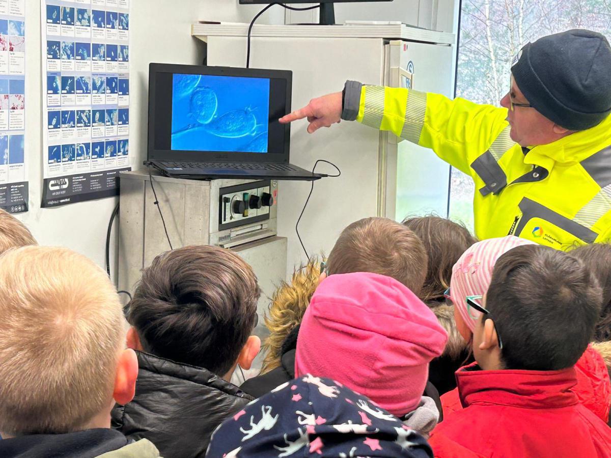 Wie funktioniert eine Kläranlage? Jahrgang 3 erkundet einen außerschulischen Lernort Wie funktioniert eine Kläranlage? Jahrgang 3 erkundet einen außerschulischen Lernort