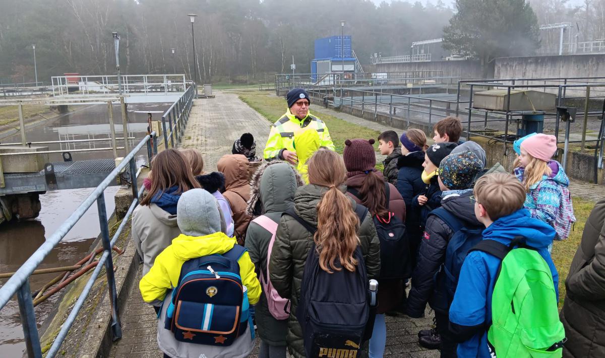 Wie funktioniert eine Kläranlage? Jahrgang 3 erkundet einen außerschulischen Lernort Wie funktioniert eine Kläranlage? Jahrgang 3 erkundet einen außerschulischen Lernort