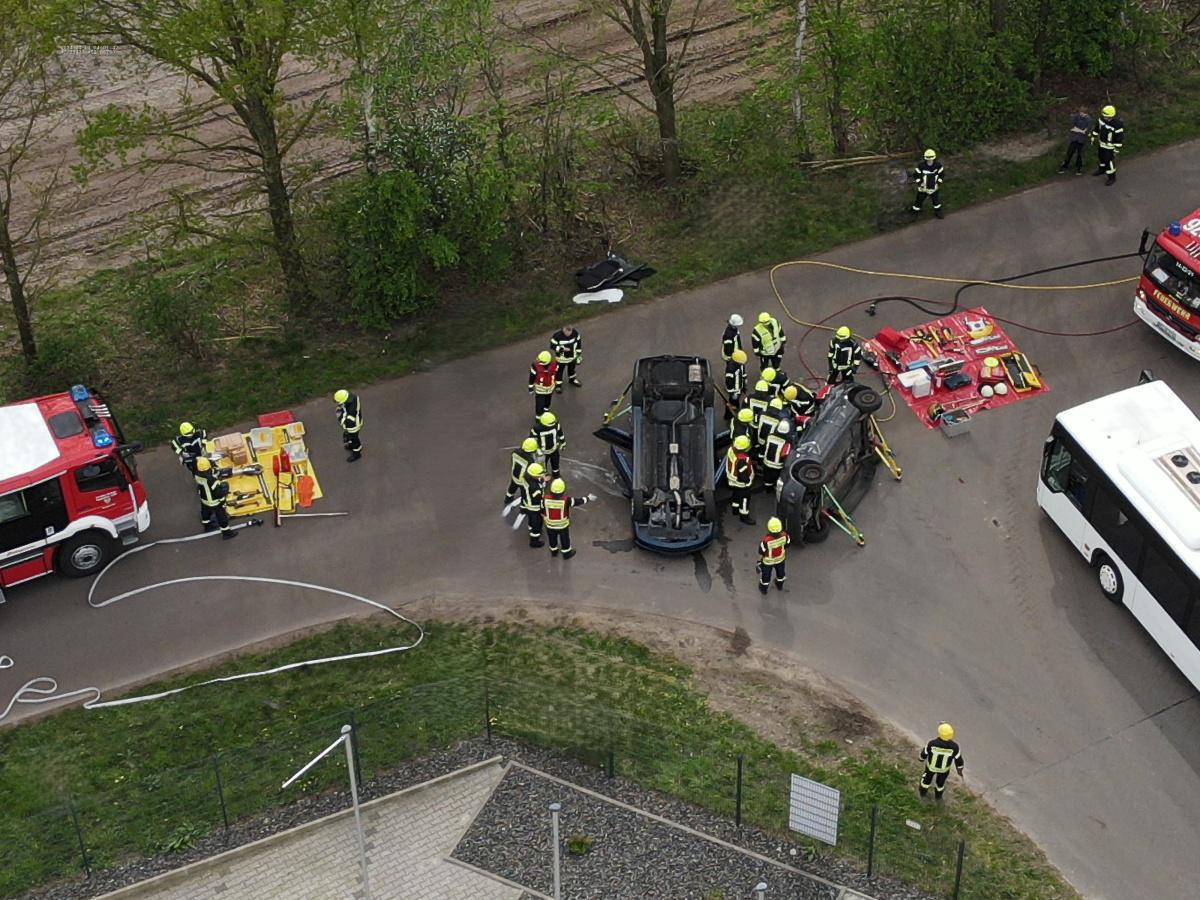 Großangelegte Rettungsübung der Feuerwehren Sustrum und Lathen Großangelegte Rettungsübung der Feuerwehren Sustrum und Lathen