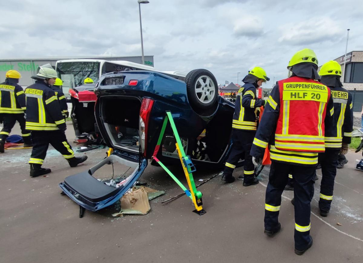 Großangelegte Rettungsübung der Feuerwehren Sustrum und Lathen Großangelegte Rettungsübung der Feuerwehren Sustrum und Lathen