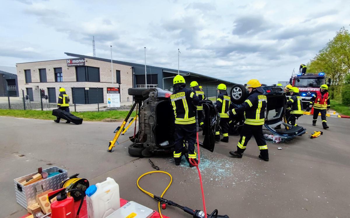 Großangelegte Rettungsübung der Feuerwehren Sustrum und Lathen Großangelegte Rettungsübung der Feuerwehren Sustrum und Lathen