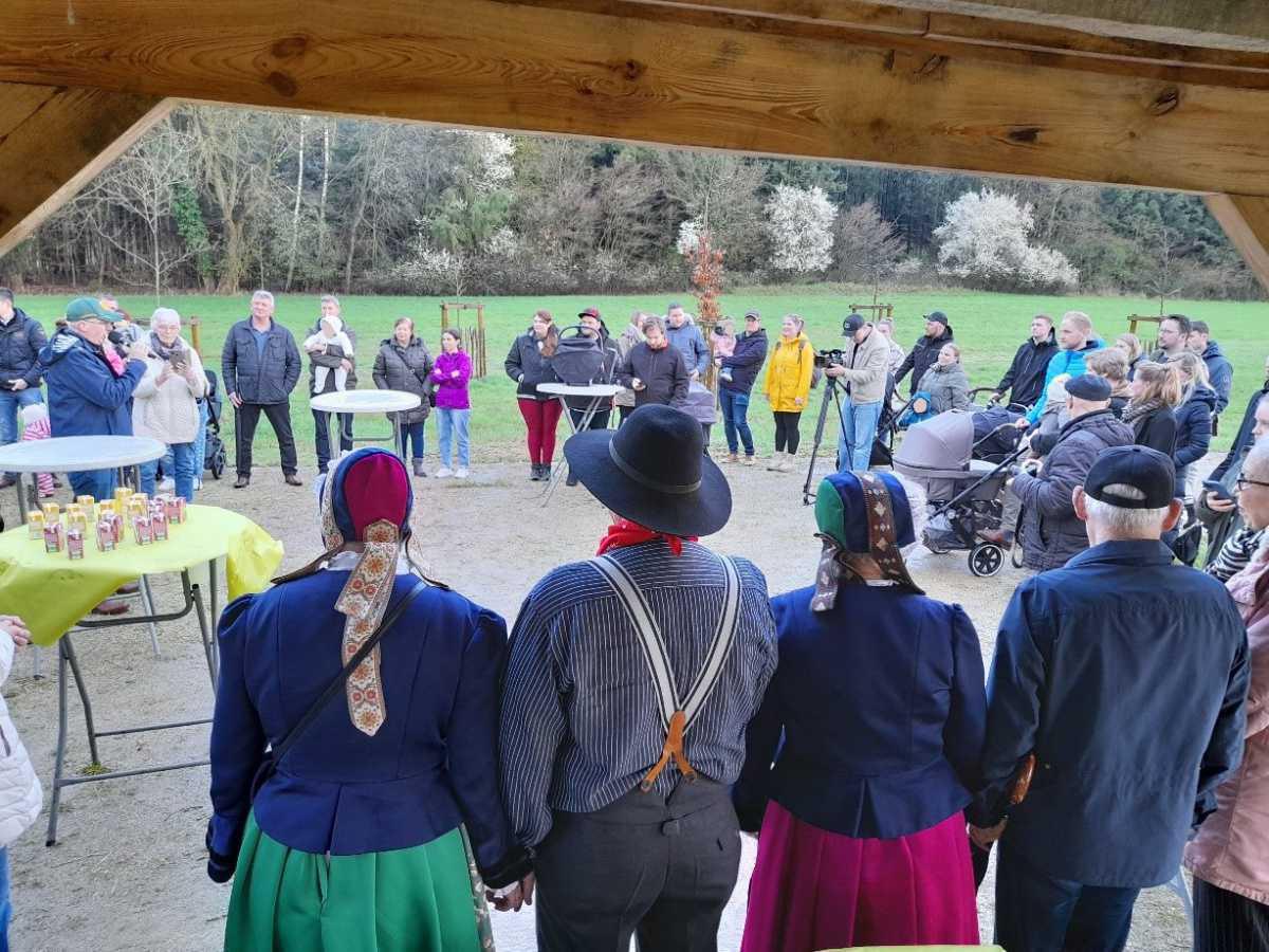 Baumpflanzaktion im Geburtenwald Baumpflanzaktion im Geburtenwald