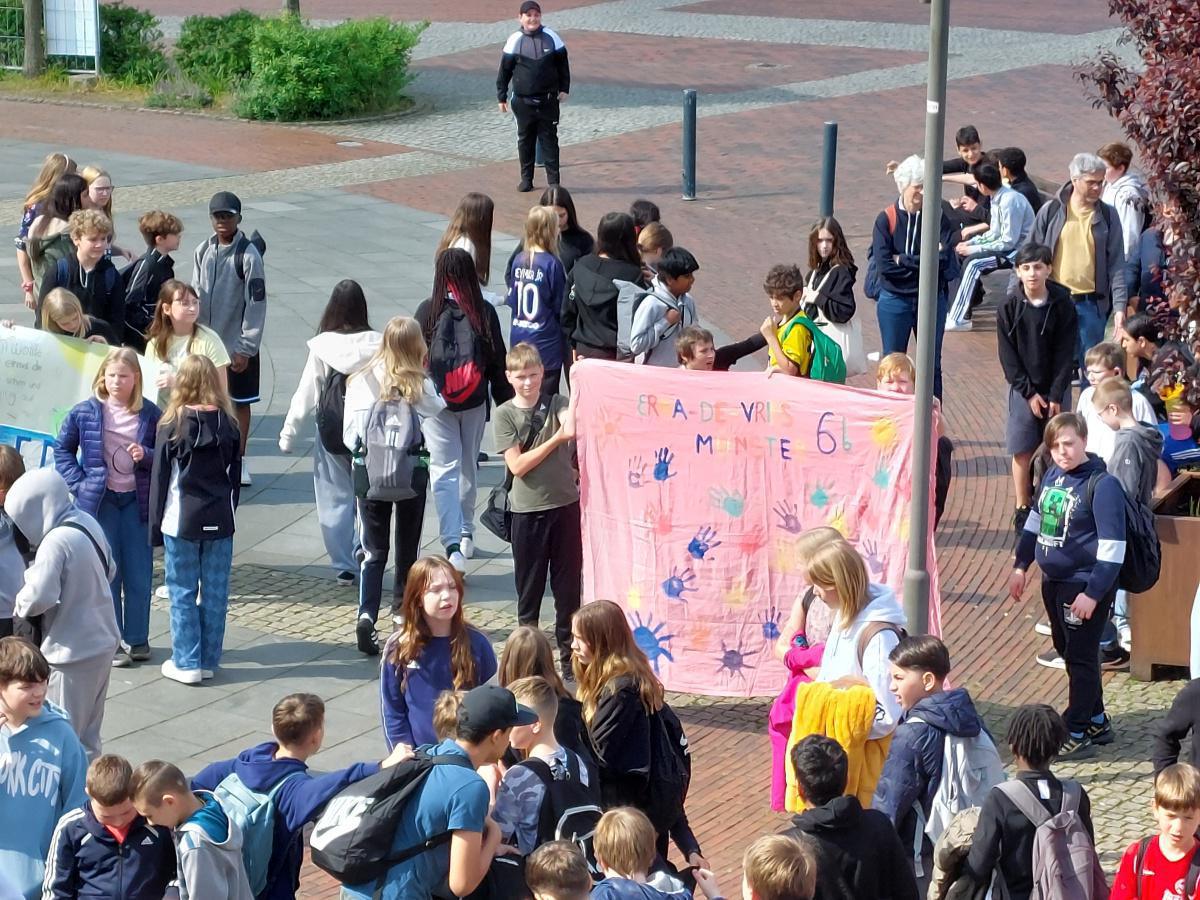 Gemeinsamer Austausch und Gedenken der Erna-de-Vries Schulen Gemeinsamer Austausch und Gedenken der Erna-de-Vries Schulen
