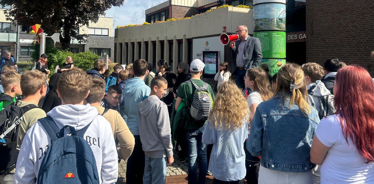 Gemeinsamer Austausch und Gedenken der Erna-de-Vries Schulen Gemeinsamer Austausch und Gedenken der Erna-de-Vries Schulen