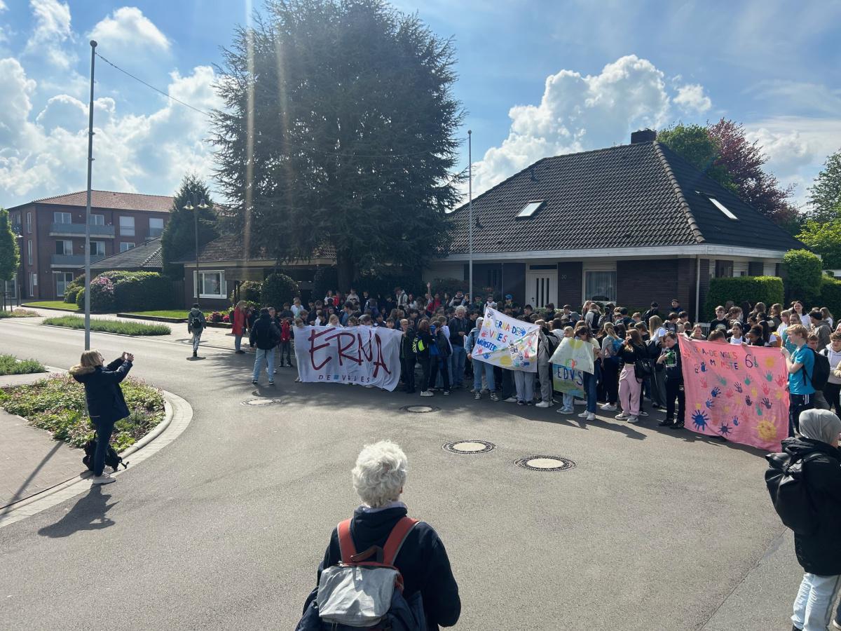 Gemeinsamer Austausch und Gedenken der Erna-de-Vries Schulen Gemeinsamer Austausch und Gedenken der Erna-de-Vries Schulen