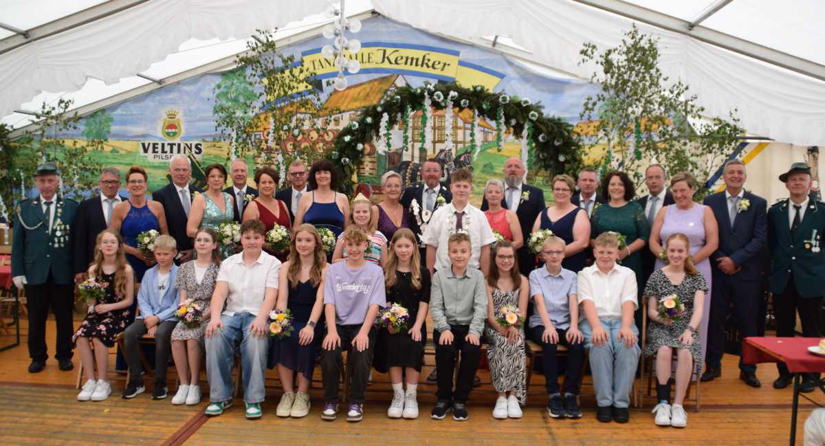 Neues Königshaus beim Bürgerschützenverein Lathen Neues Königshaus beim Bürgerschützenverein Lathen