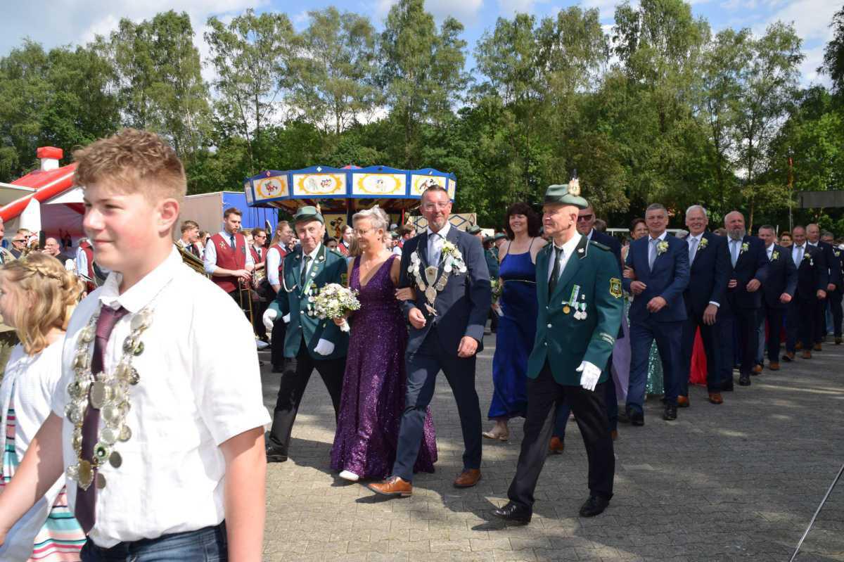 Neues Königshaus beim Bürgerschützenverein Lathen Neues Königshaus beim Bürgerschützenverein Lathen