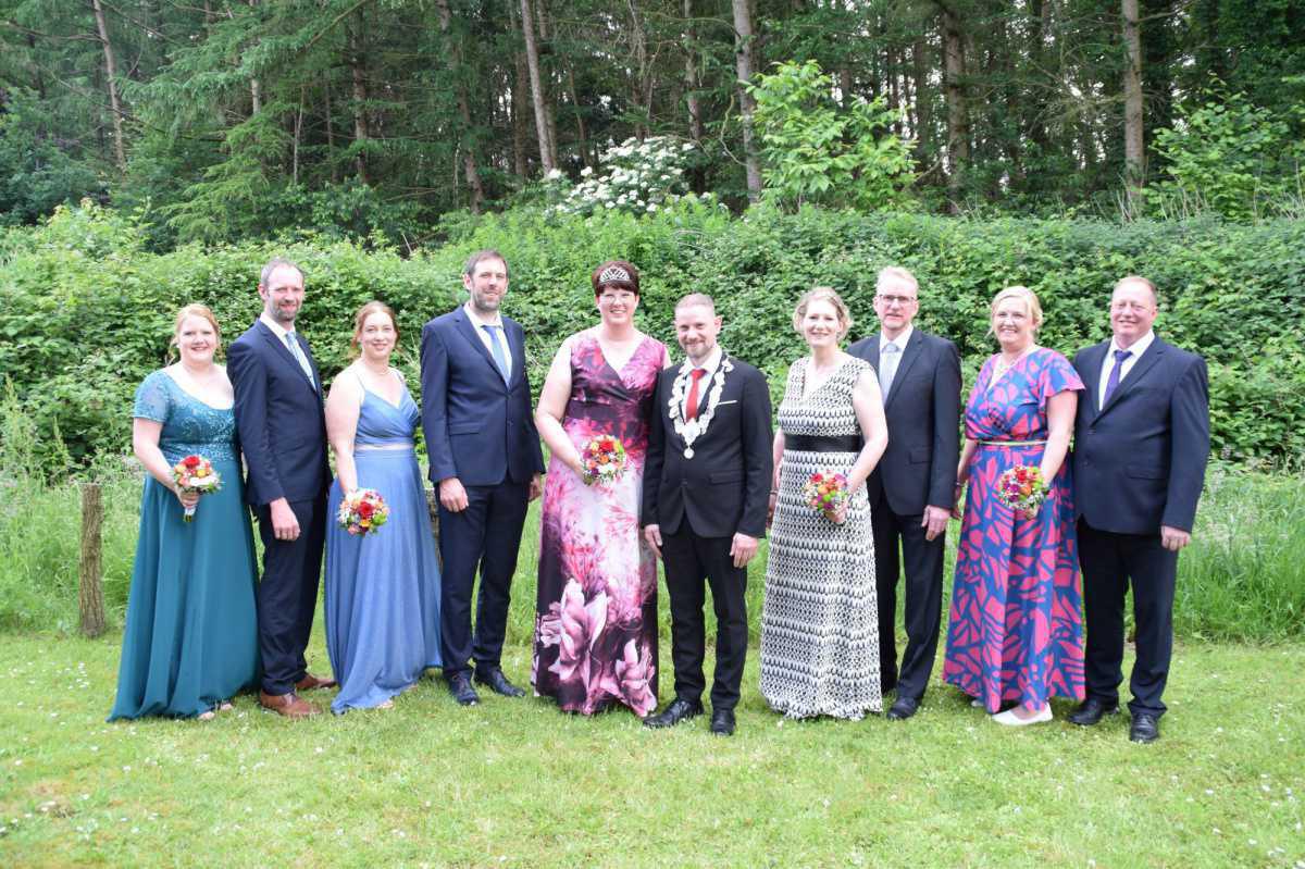 Neues Königshaus 2024/25 beim Schützenverein Kathen-Frackel, Hilter Neues Königshaus 2024/25 beim Schützenverein Kathen-Frackel, Hilter