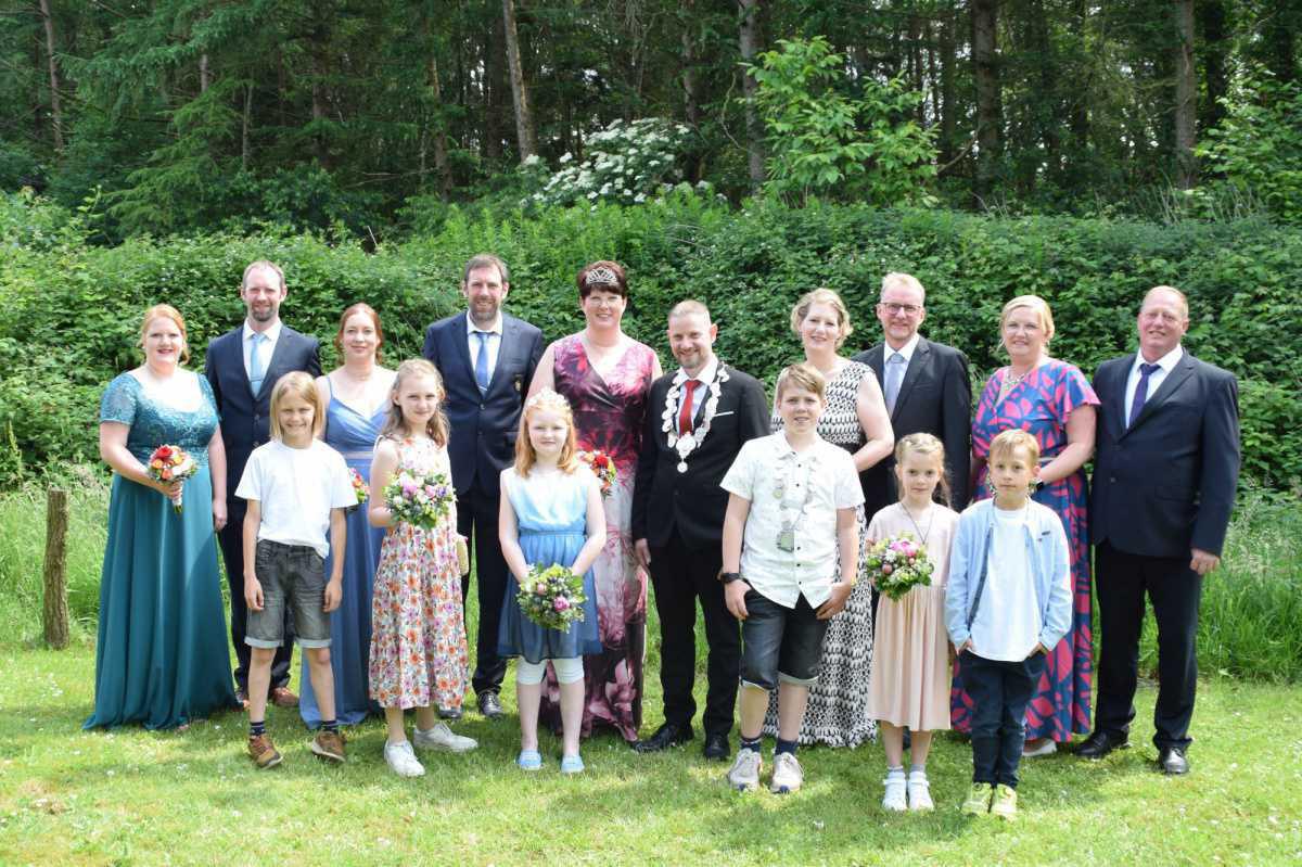 Neues Königshaus 2024/25 beim Schützenverein Kathen-Frackel, Hilter Neues Königshaus 2024/25 beim Schützenverein Kathen-Frackel, Hilter