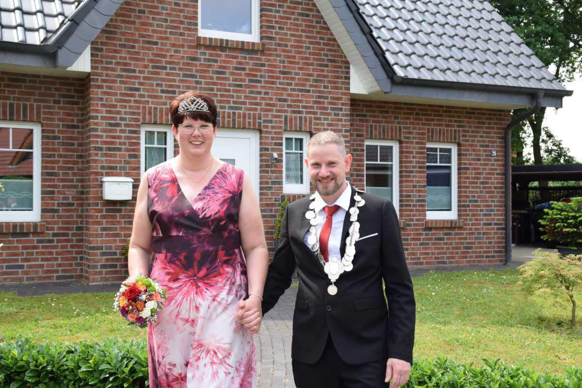 Neues Königshaus 2024/25 beim Schützenverein Kathen-Frackel, Hilter Neues Königshaus 2024/25 beim Schützenverein Kathen-Frackel, Hilter