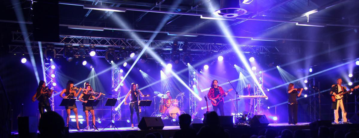 ELO KLASSIK by PHIL BATES BAND & THE BERLIN STRING ENSEMBLE ELO KLASSIK by PHIL BATES BAND & THE BERLIN STRING ENSEMBLE