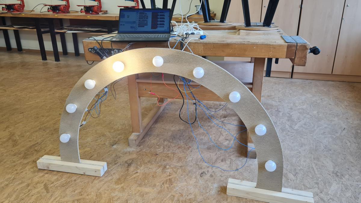 Erna-de-Vries-Schule Lathen nahm mit dem Projekt „Immer der Sonne nach“ an der IdeenExpo 2024 teil Erna-de-Vries-Schule Lathen nahm mit dem Projekt „Immer der Sonne nach“ an der IdeenExpo 2024 teil