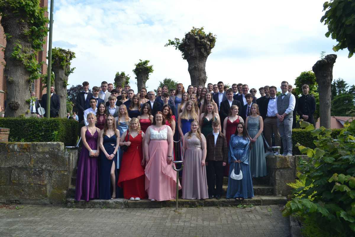 Zeugnisübergabe der Erna-de-Vries-Schule Lathen im Juni 2024 Zeugnisübergabe der Erna-de-Vries-Schule Lathen im Juni 2024