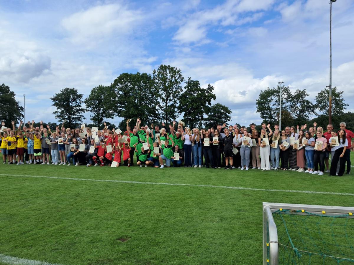 Sportlerehrung auf der Sportwoche des SV Eintracht Neulangen Sportlerehrung auf der Sportwoche des SV Eintracht Neulangen
