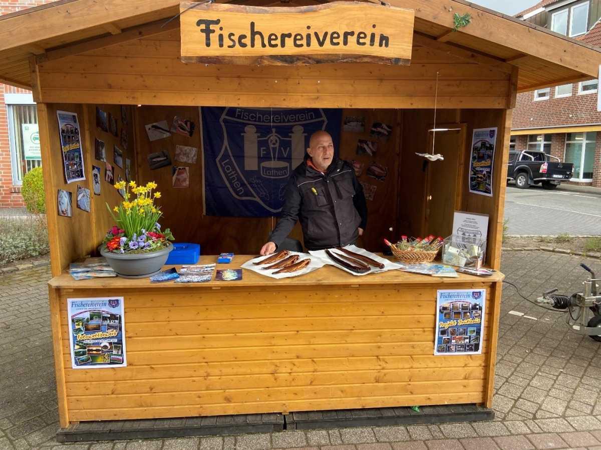 Geräucherte Aale und Forellen zu Heiligabend Geräucherte Aale und Forellen zu Heiligabend