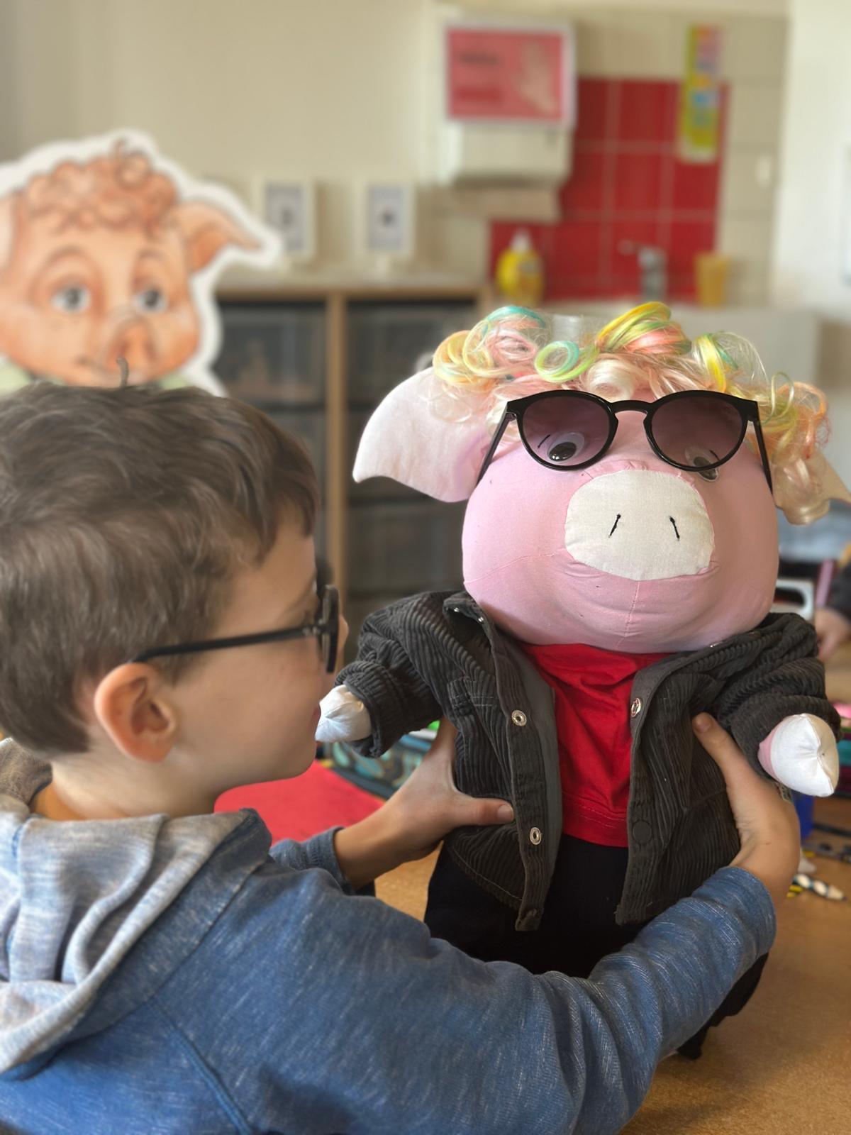 „Das Pudelschwein“ zu Besuch in der Grundschule Fresenburg „Das Pudelschwein“ zu Besuch in der Grundschule Fresenburg