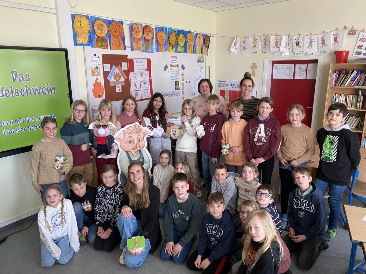 „Das Pudelschwein“ zu Besuch in der Grundschule Fresenburg „Das Pudelschwein“ zu Besuch in der Grundschule Fresenburg
