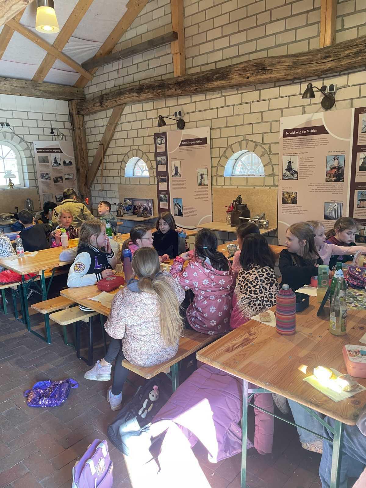 Kartoffelpflanzaktion an der Hilter Mühle Kartoffelpflanzaktion an der Hilter Mühle