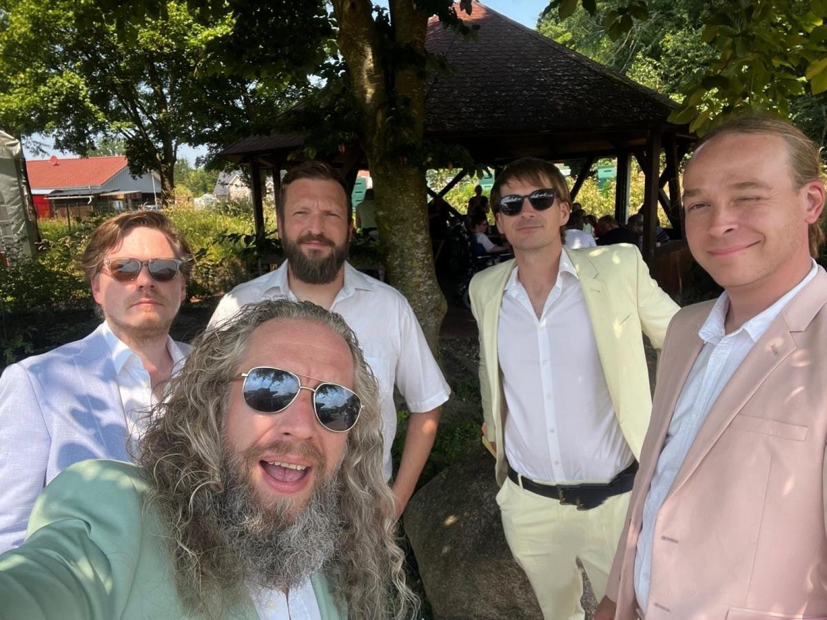 Mittsommertage: "Die Oberlangener Jungs“ – Die Cover Band mit dem besonderen Etwas! Mittsommertage: "Die Oberlangener Jungs“ – Die Cover Band mit dem besonderen Etwas!