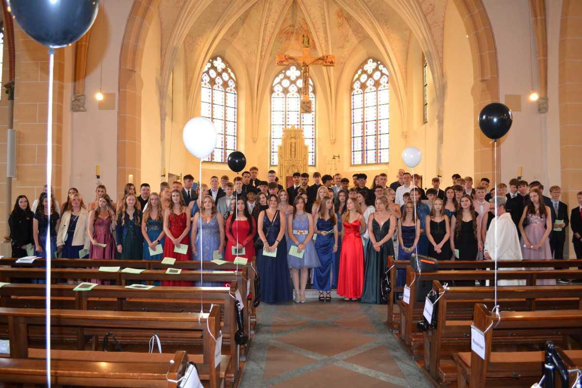 Abschlussfeier an der Erna-de-Vries-Schule: 90 Zeugnisse überreicht am 27.06.2025 Abschlussfeier an der Erna-de-Vries-Schule: 90 Zeugnisse überreicht am 27.06.2025