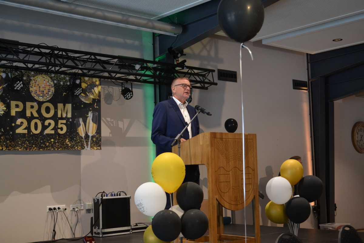 Abschlussfeier an der Erna-de-Vries-Schule: 90 Zeugnisse überreicht am 27.06.2025 Abschlussfeier an der Erna-de-Vries-Schule: 90 Zeugnisse überreicht am 27.06.2025