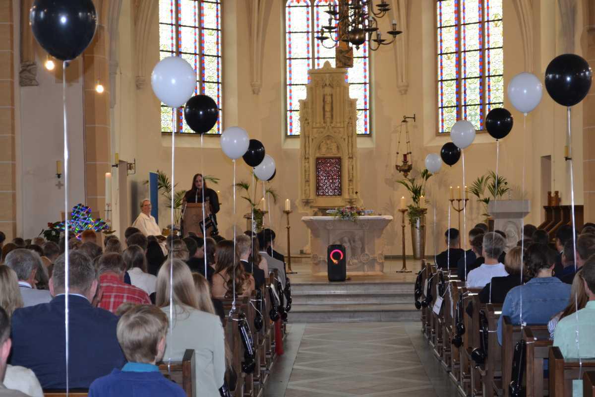 Abschlussfeier an der Erna-de-Vries-Schule: 90 Zeugnisse überreicht am 27.06.2025