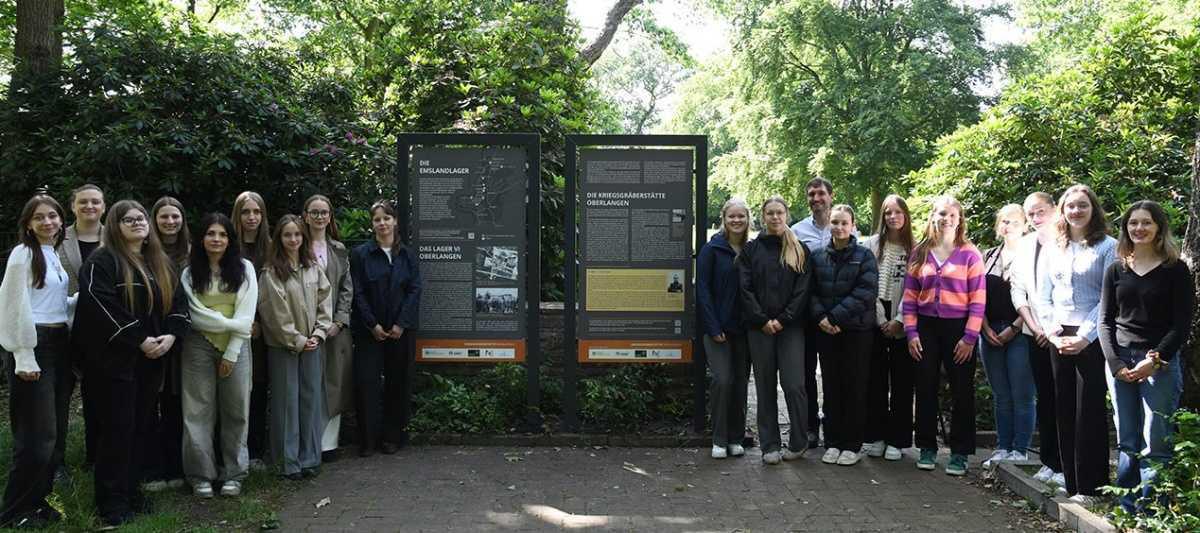 Aktives Handeln wichtig für demokratisches Miteinander - Oberlangen: Mariengymnasium Papenburg schließt Projekt zur Neubeschilderung der Kriegsgräberstätte ab Aktives Handeln wichtig für demokratisches Miteinander - Oberlangen: Mariengymnasium Papenburg schließt Projekt zur Neubeschilderung der Kriegsgräberstätte ab