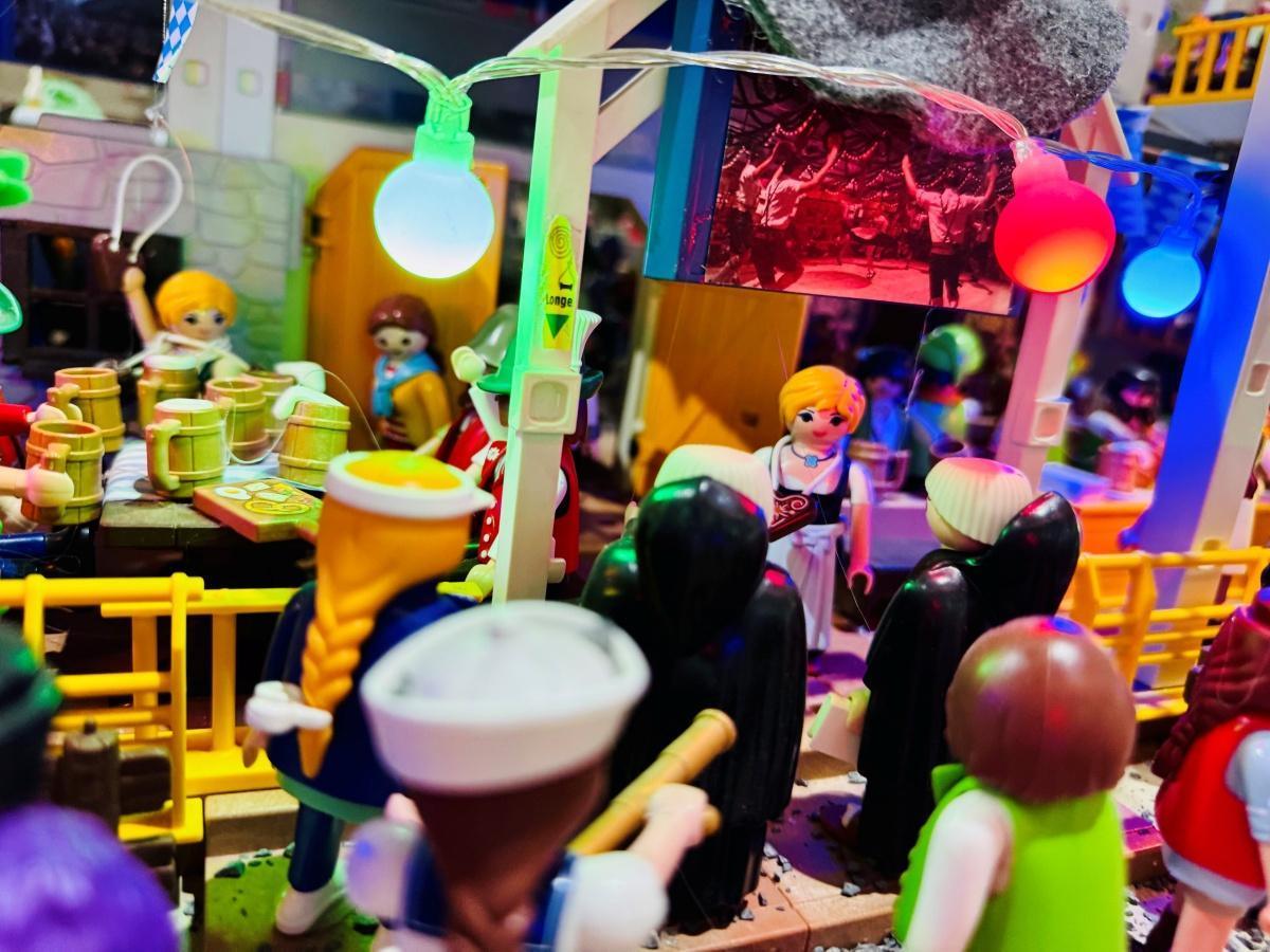 Weiß-blaue Geschichten aus den Miniwelten Lathen Oktoberfest wirkt bis nach Niederlangen – Regelmäßige Veränderungen in der Dauerausstellung