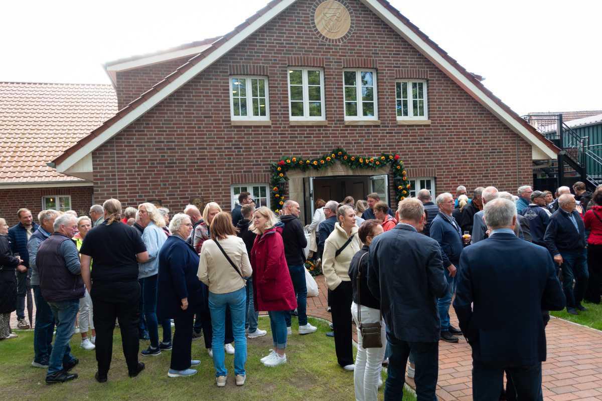 Feierliche Einweihung in Oberlangen