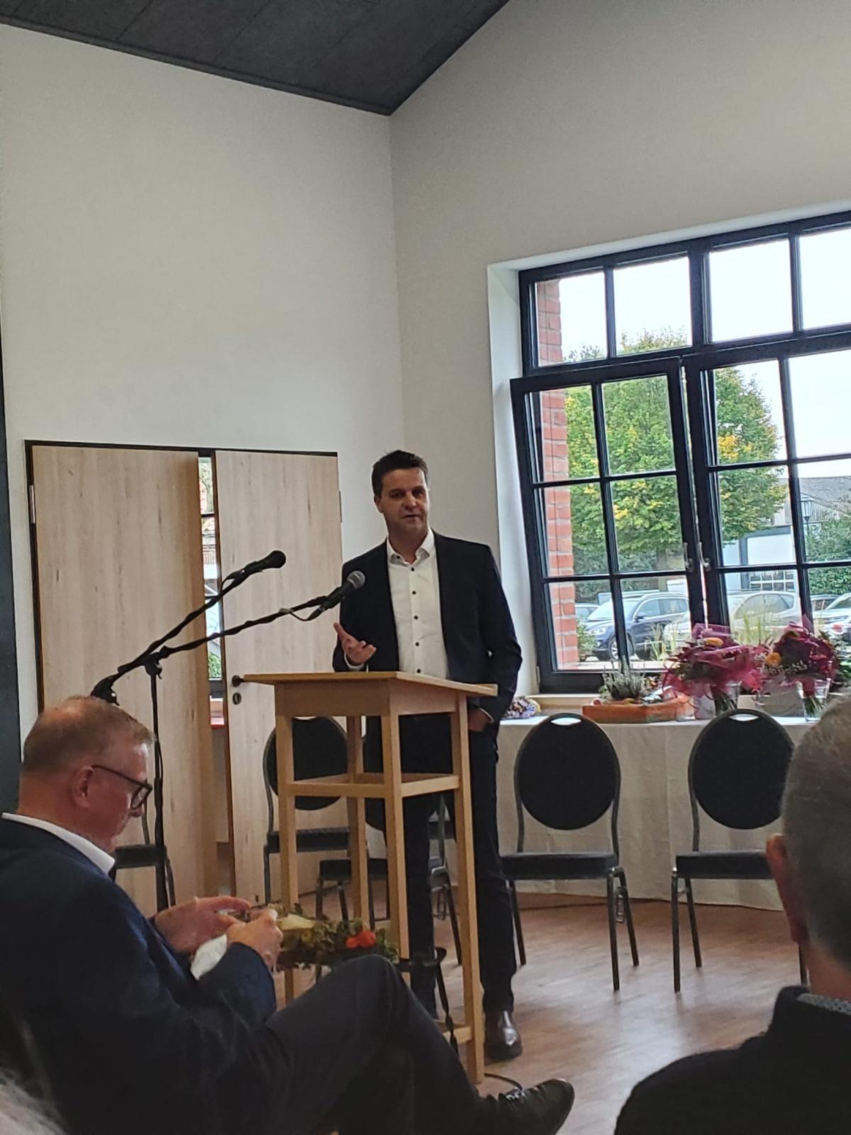 Einweihung des Mehrgenerationenhauses und der Schmiede in Sustrum