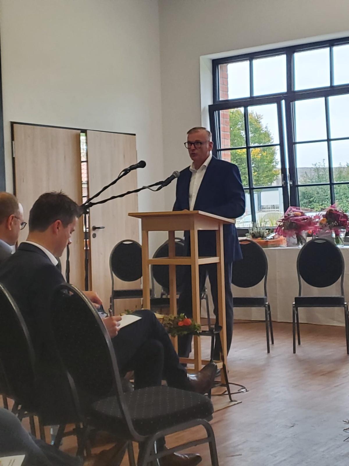 Einweihung des Mehrgenerationenhauses und der Schmiede in Sustrum