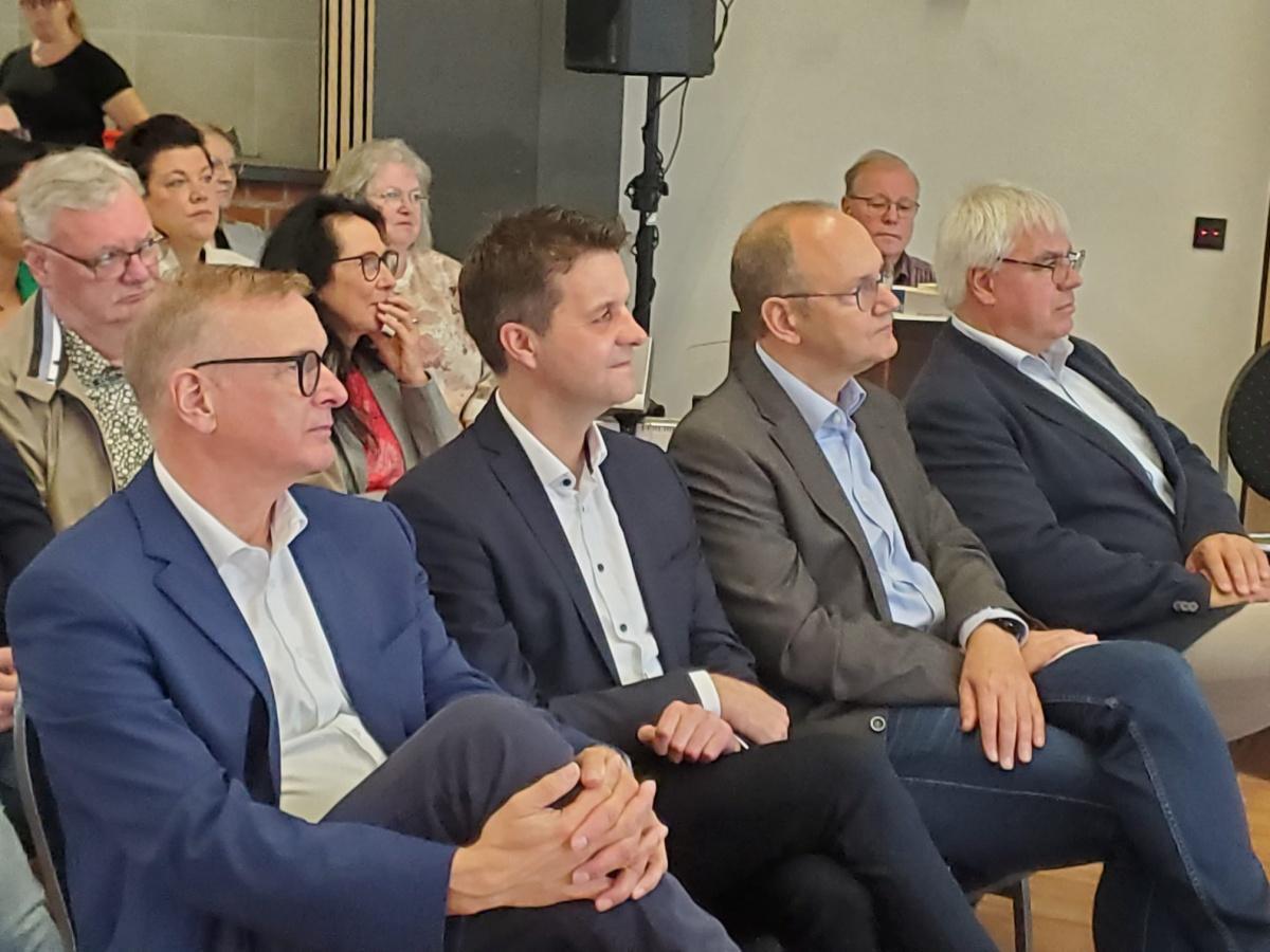 Einweihung des Mehrgenerationenhauses und der Schmiede in Sustrum Einweihung des Mehrgenerationenhauses und der Schmiede in Sustrum