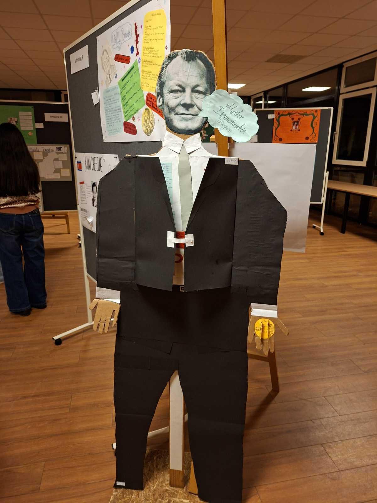 Erna-de-Vries-Projekttag 2025 – Kreativ für Frieden und Menschenrechte Erna-de-Vries-Projekttag 2025 – Kreativ für Frieden und Menschenrechte