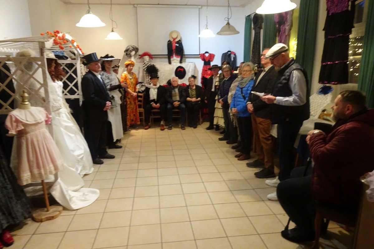 Kleider erzählen Geschichten - Kostümausstellung 