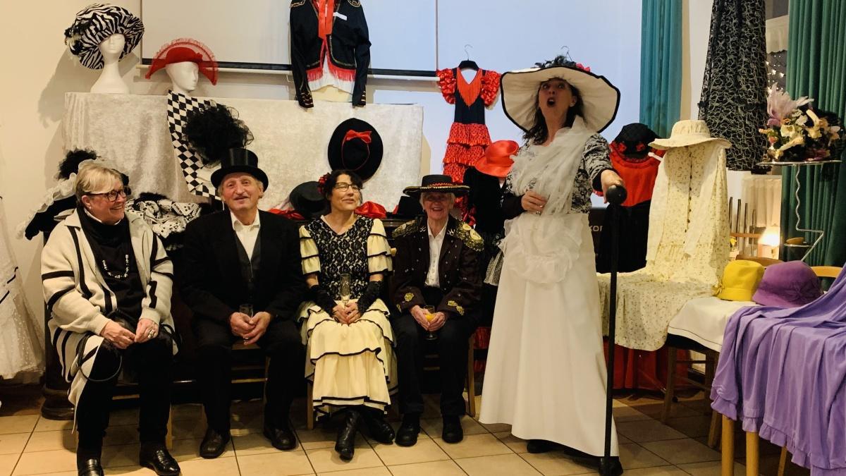 Kleider erzählen Geschichten - Kostümausstellung 