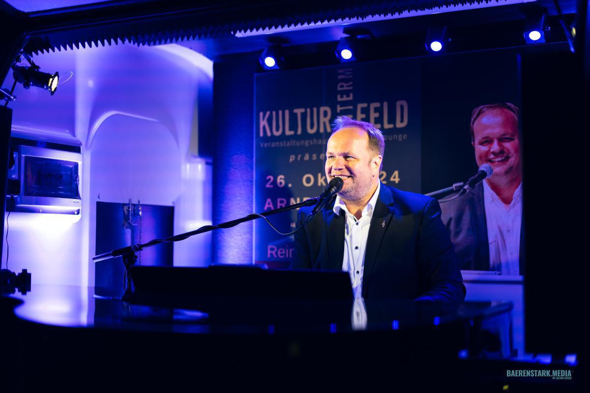 Besonderes Highlight auf dem WeihnachtsMarkt7 in Lathen - Arndt Baeck – Der Glückbringer am Klavier