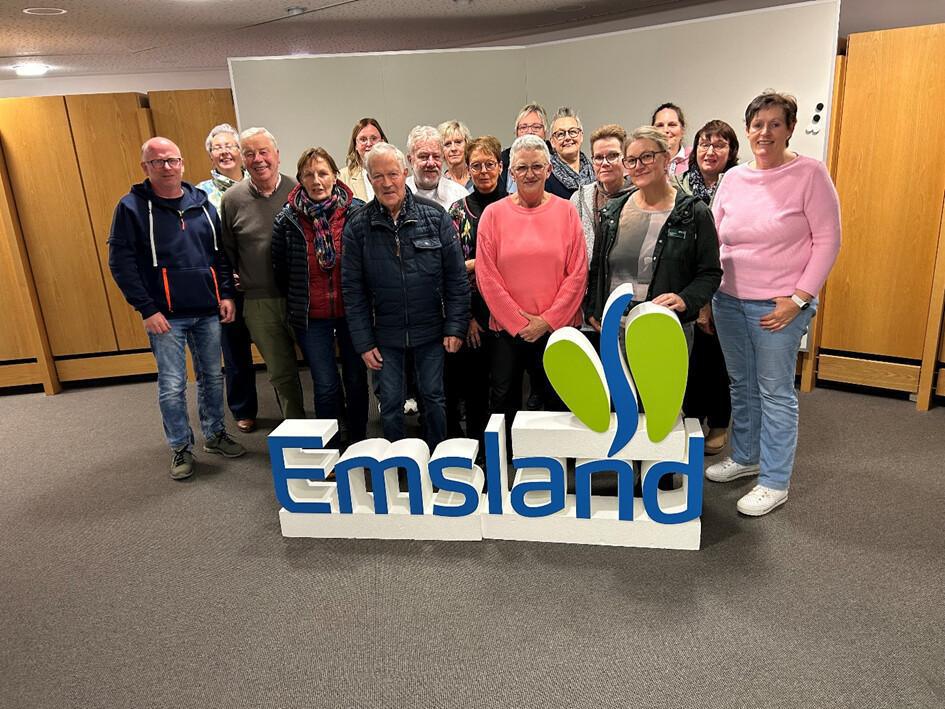 Nachbarschaftshelfende: Ein Zeichen für eine solidarische Gesellschaft Nachbarschaftshelfende: Ein Zeichen für eine solidarische Gesellschaft