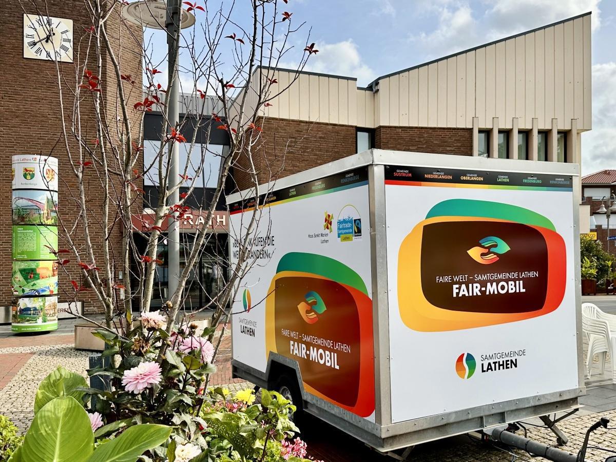 25-jähriges Bestehen des Verkaufsstandes "Faire Welt" auf dem Lathener Wochenmarkt 25-jähriges Bestehen des Verkaufsstandes "Faire Welt" auf dem Lathener Wochenmarkt